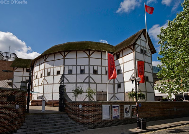 Williams Shakespeare and The Globe Theater